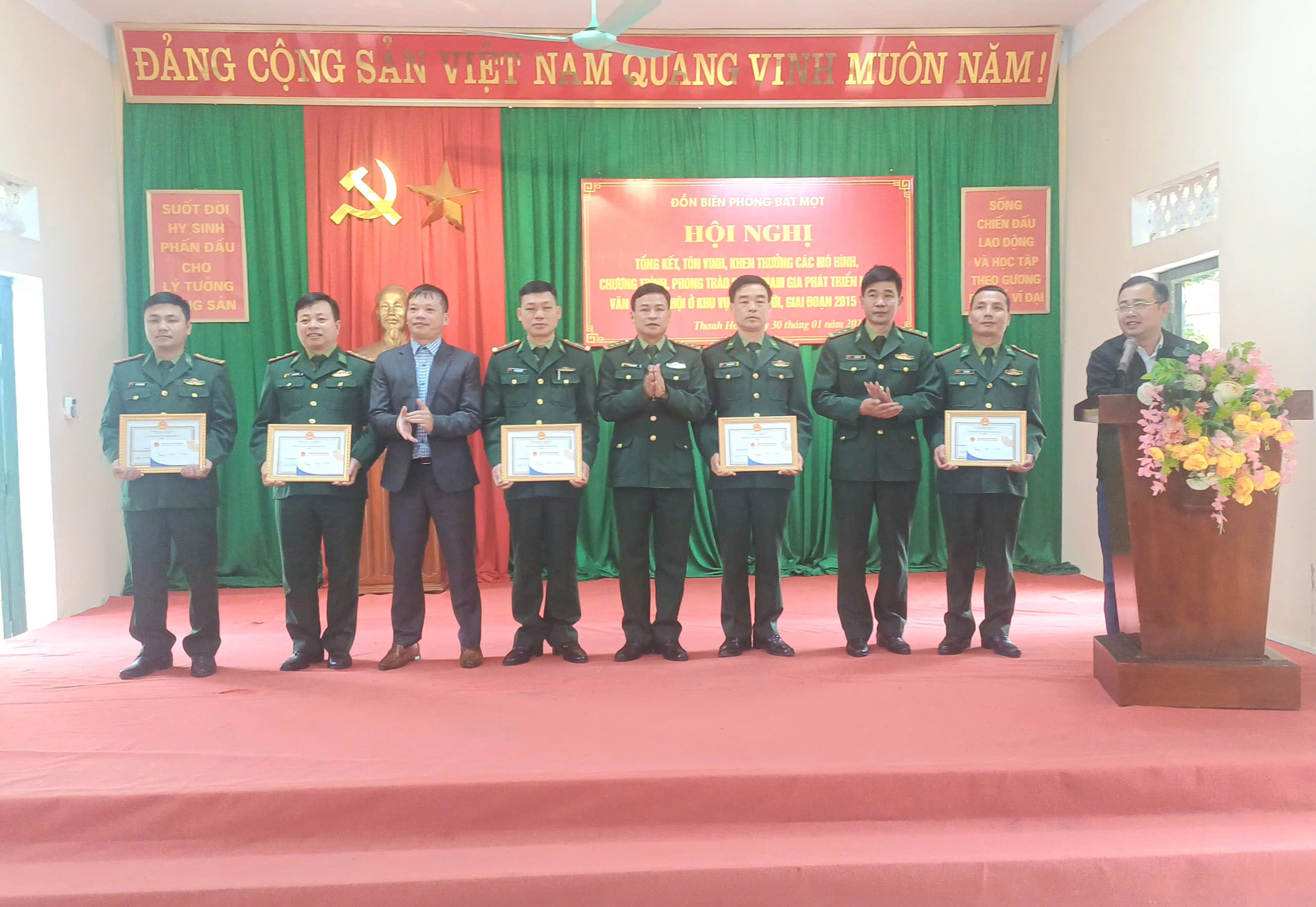 Anh-tin-bai